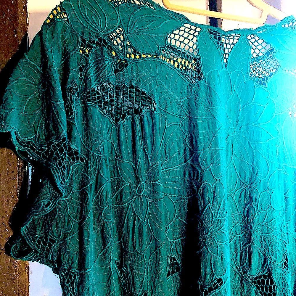 GORGEOUS VINTAGE, 1970s TEAL BLOUSE
